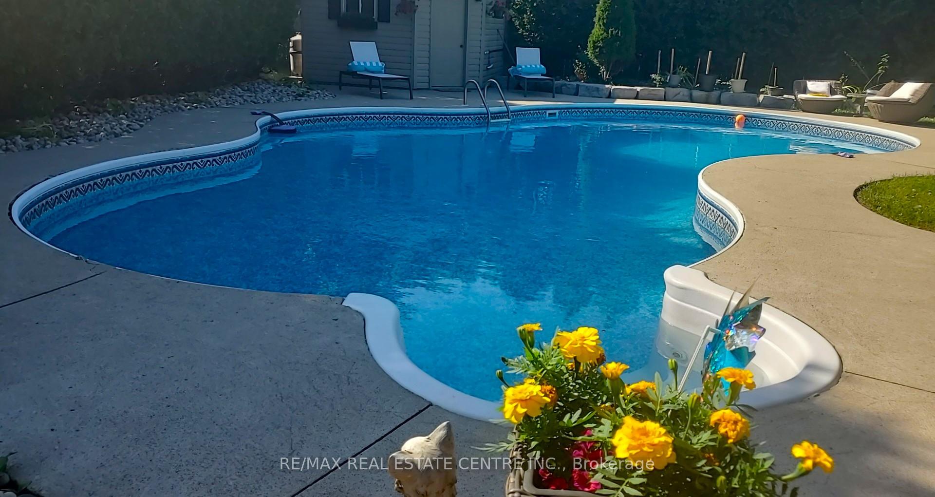 Photo 4 of 2 Irongate Drive, Brant, Paris — HOMEH