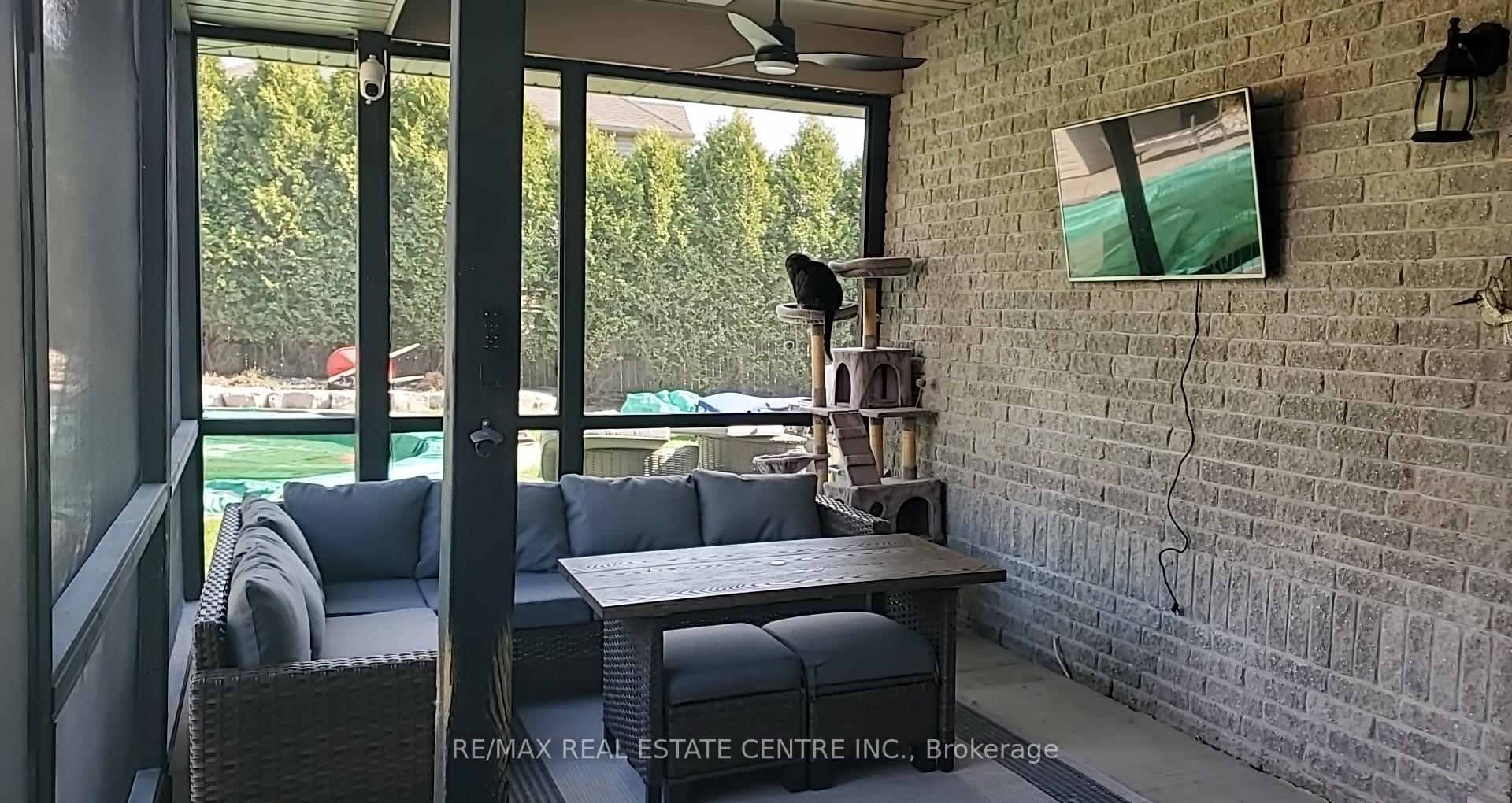 Photo 6 of 2 Irongate Drive, Brant, Paris — HOMEH