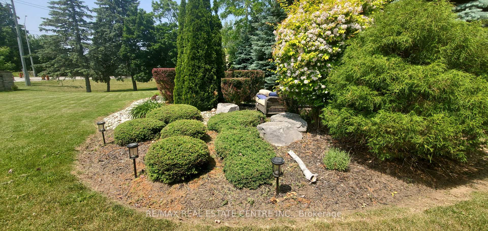 Photo 7 of 2 Irongate Drive, Brant, Paris — HOMEH