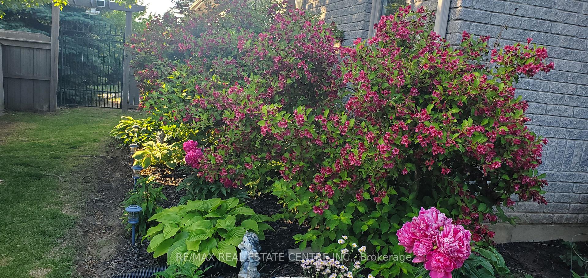 Photo 9 of 2 Irongate Drive, Brant, Paris — HOMEH