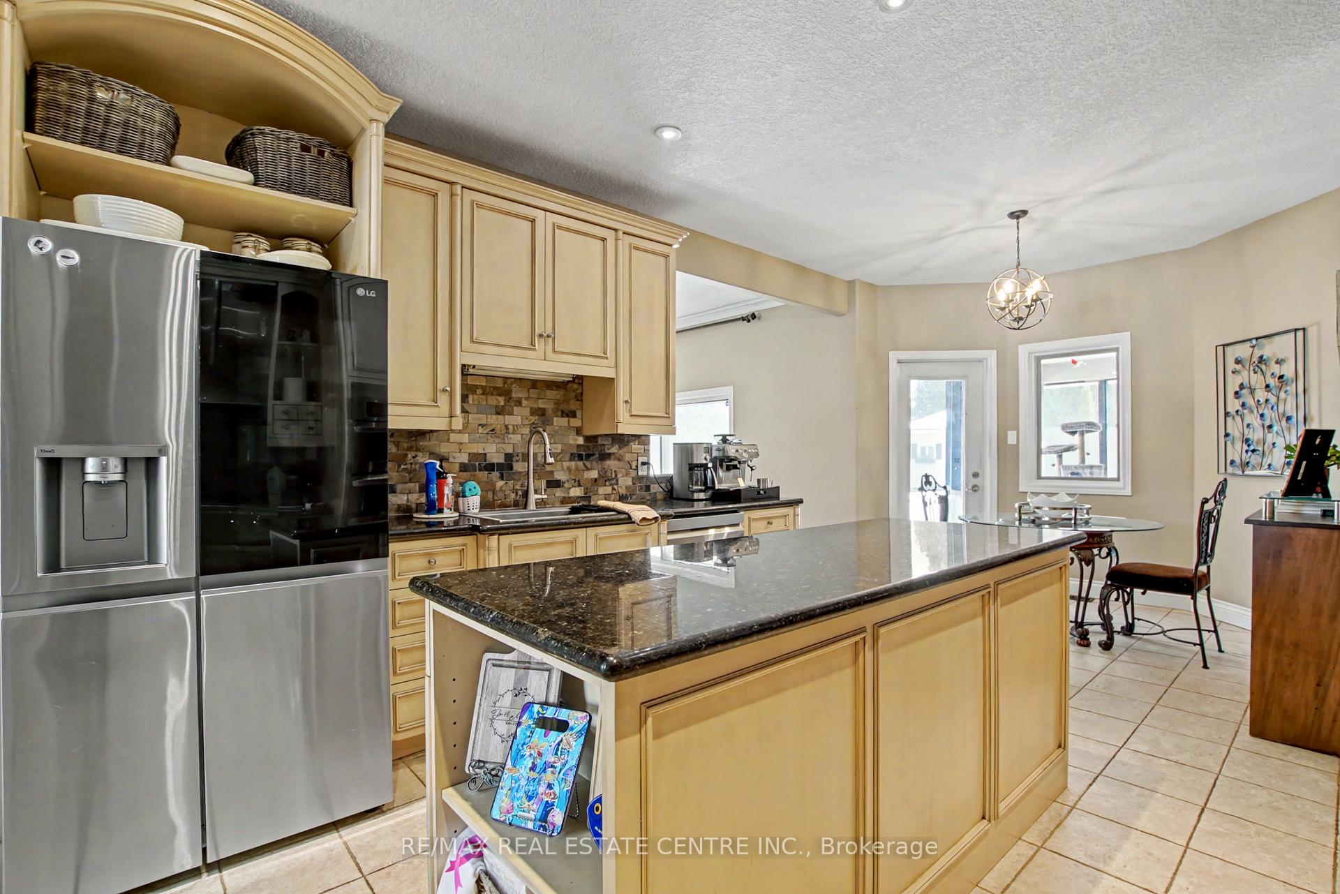 Photo 13 of 2 Irongate Drive, Brant, Paris — HOMEH