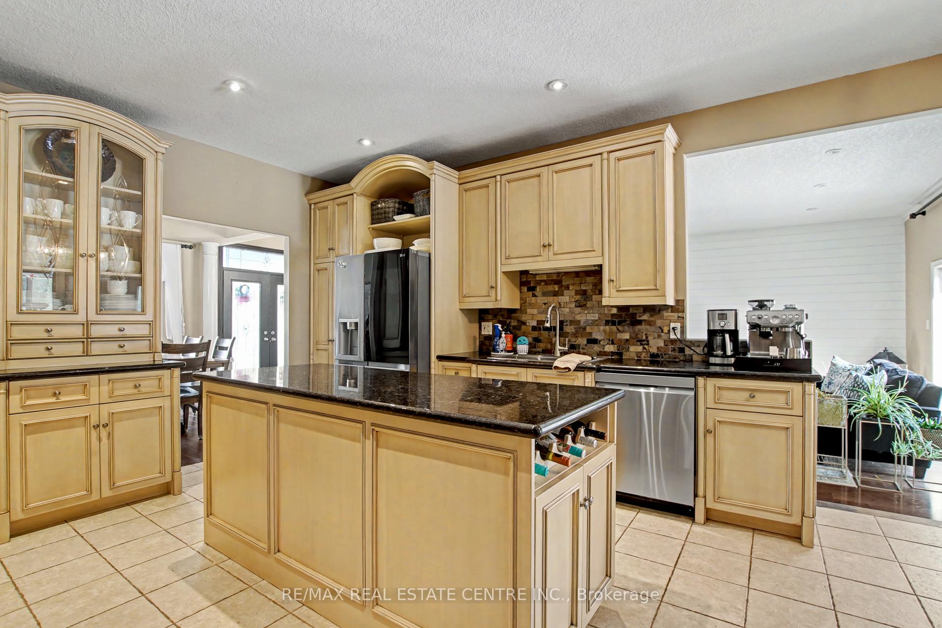 Photo 14 of 2 Irongate Drive, Brant, Paris — HOMEH