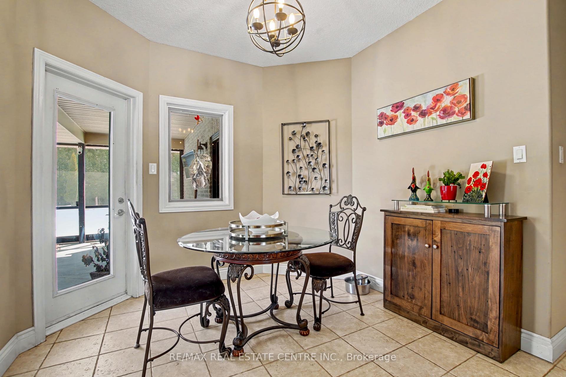 Photo 15 of 2 Irongate Drive, Brant, Paris — HOMEH