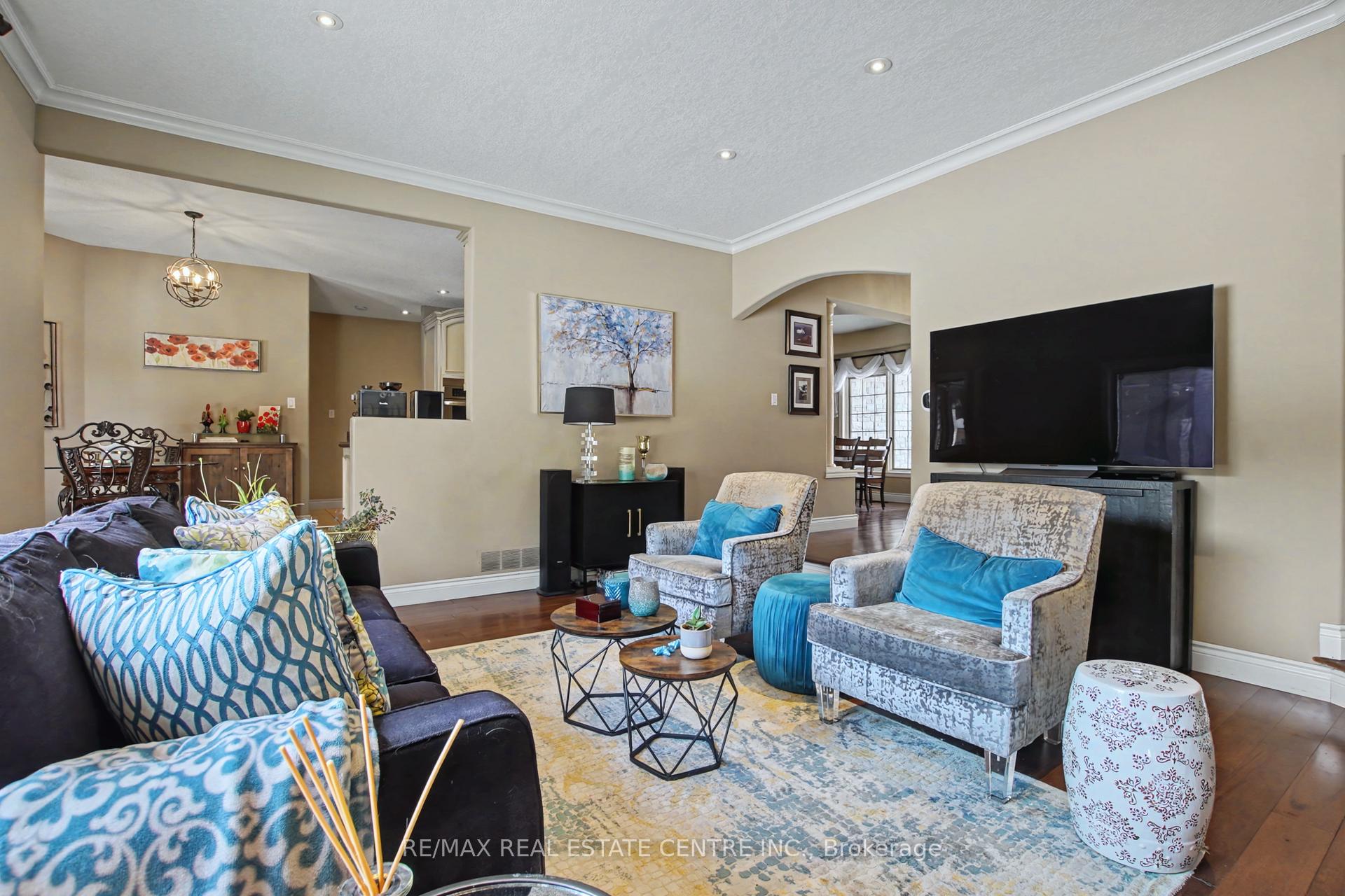 Photo 16 of 2 Irongate Drive, Brant, Paris — HOMEH
