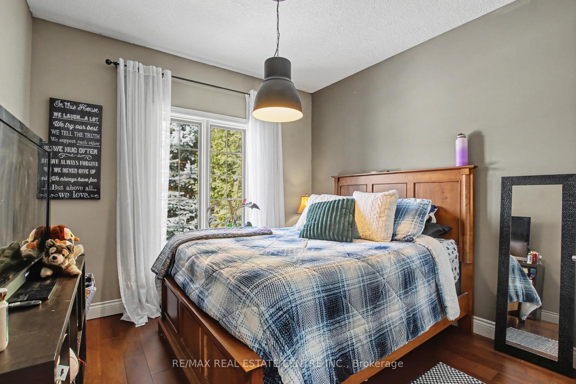Photo 17 of 2 Irongate Drive, Brant, Paris — HOMEH