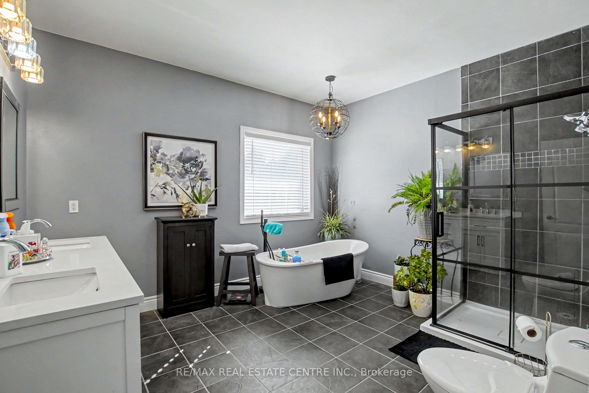Photo 21 of 2 Irongate Drive, Brant, Paris — HOMEH