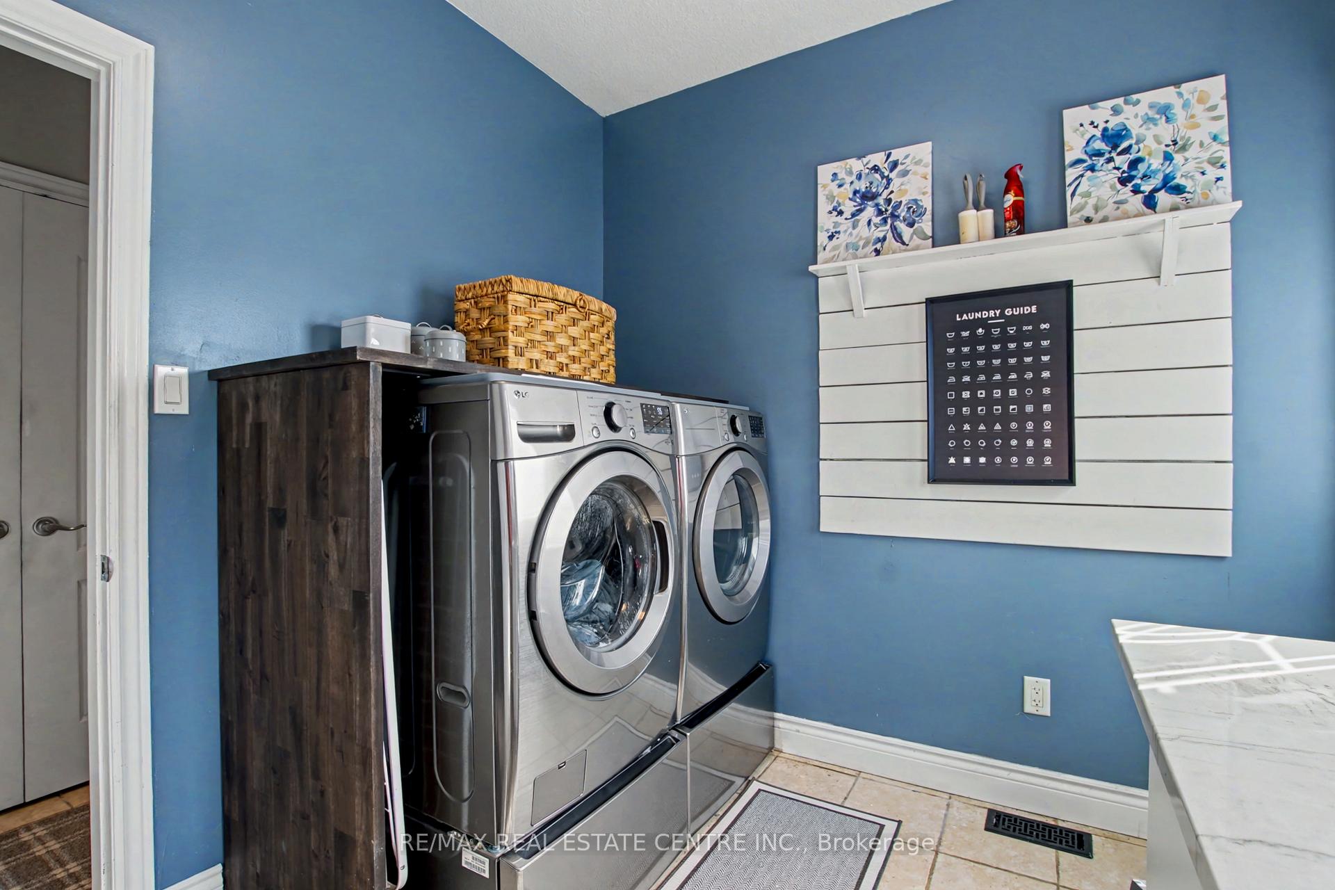 Photo 23 of 2 Irongate Drive, Brant, Paris — HOMEH