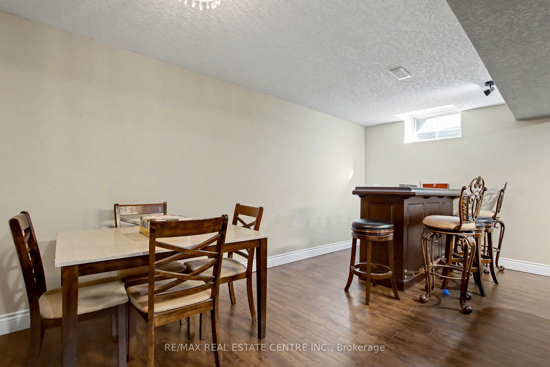 Photo 27 of 2 Irongate Drive, Brant, Paris — HOMEH