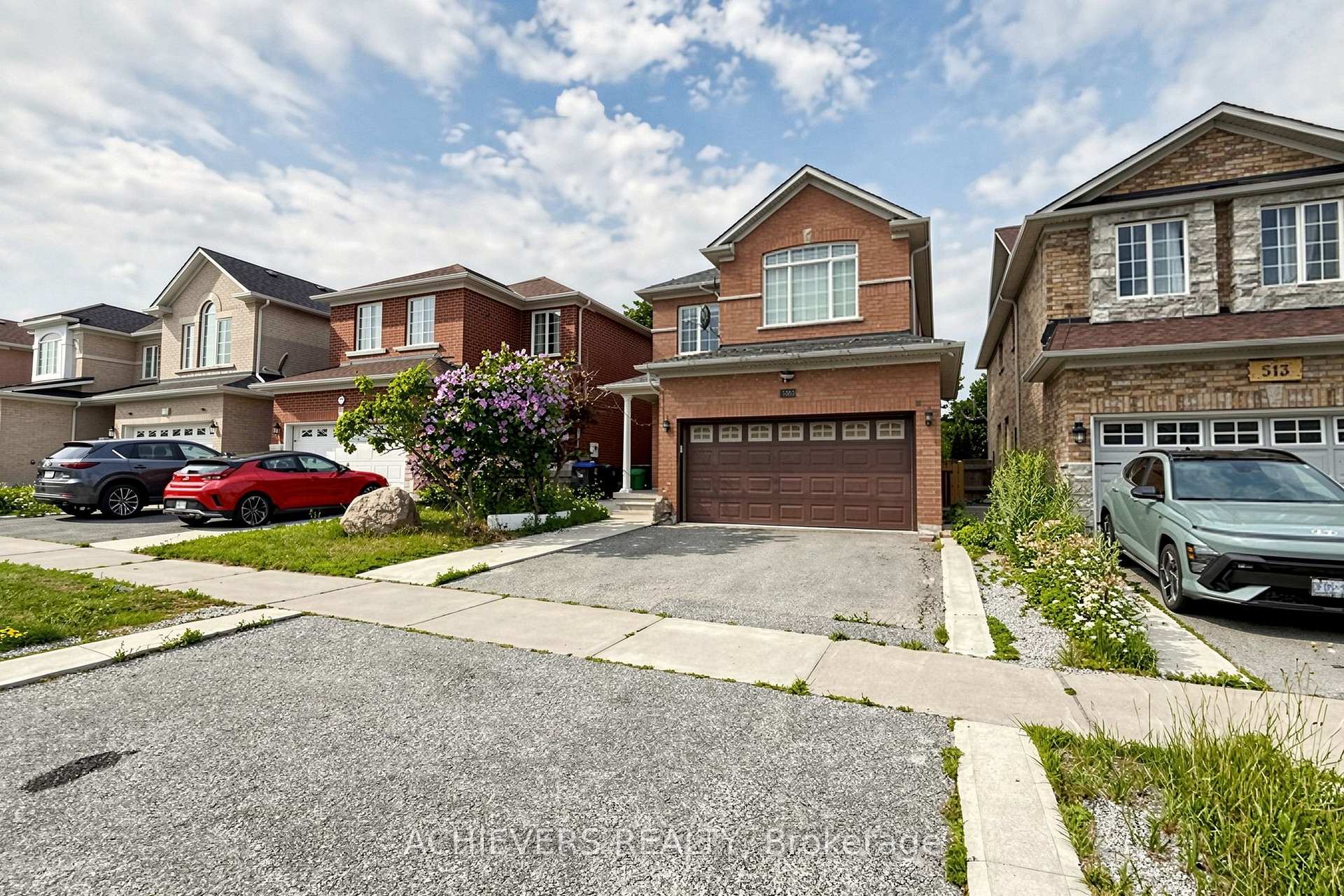 Photo 2 of 517 Navigator Drive, Mississauga, Meadowvale Village — HOMEH