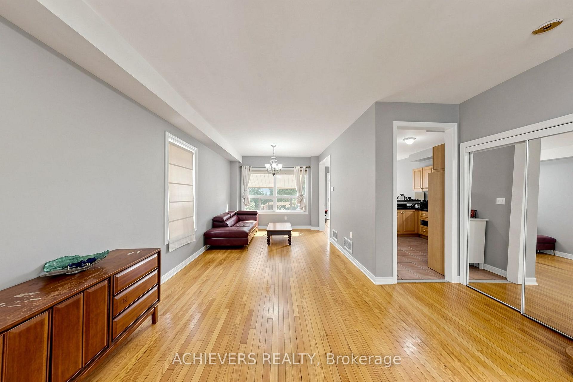 Photo 6 of 517 Navigator Drive, Mississauga, Meadowvale Village — HOMEH
