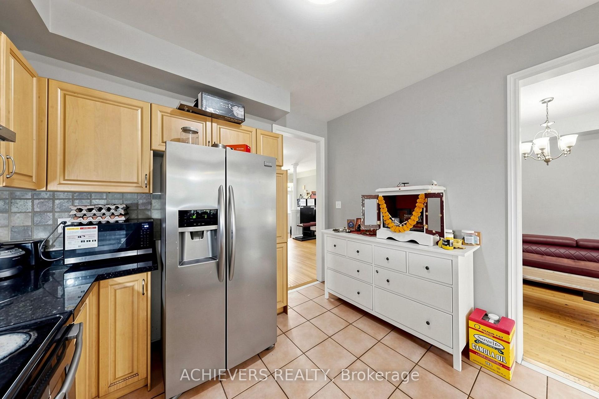 Photo 10 of 517 Navigator Drive, Mississauga, Meadowvale Village — HOMEH