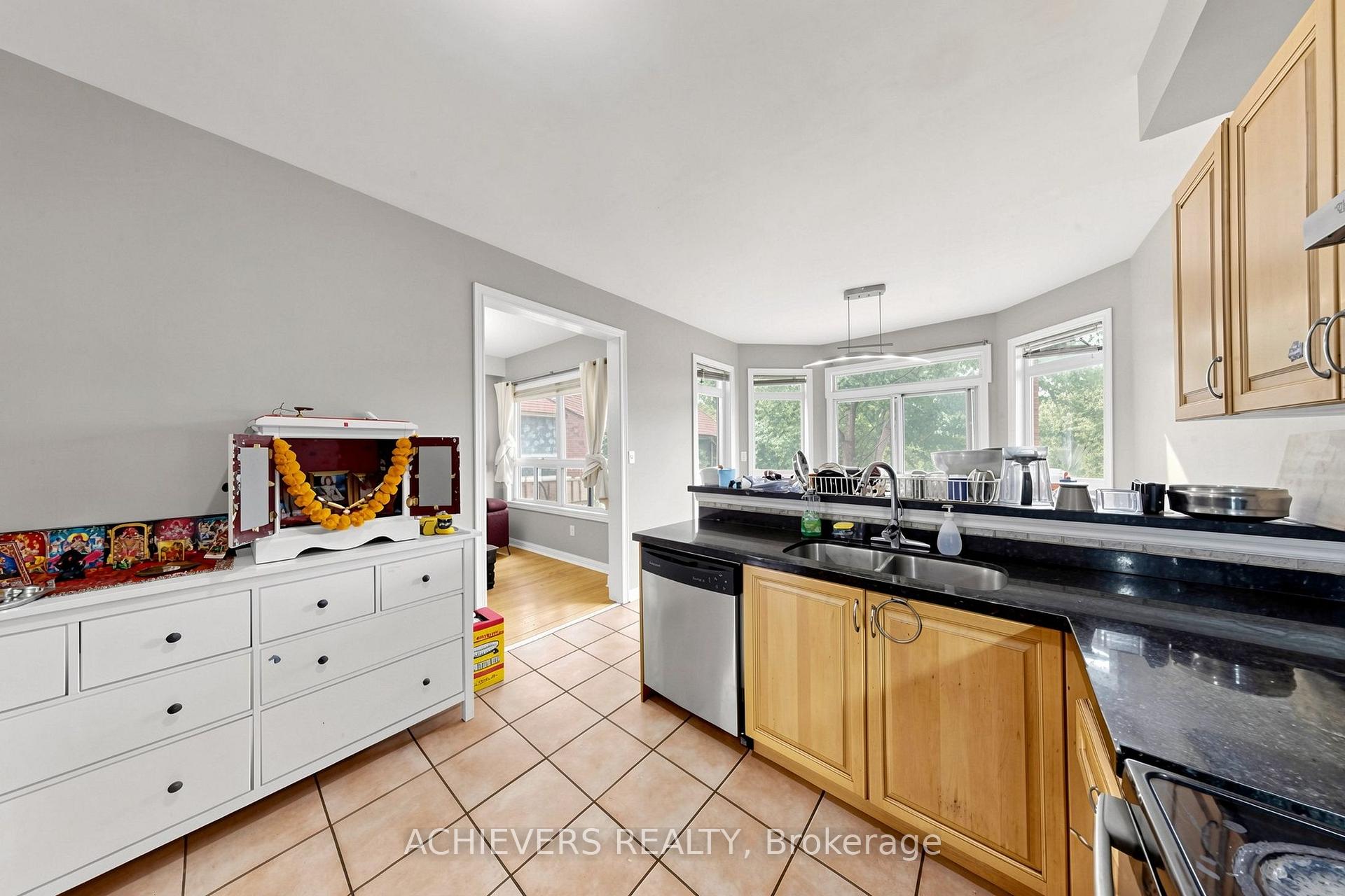 Photo 12 of 517 Navigator Drive, Mississauga, Meadowvale Village — HOMEH