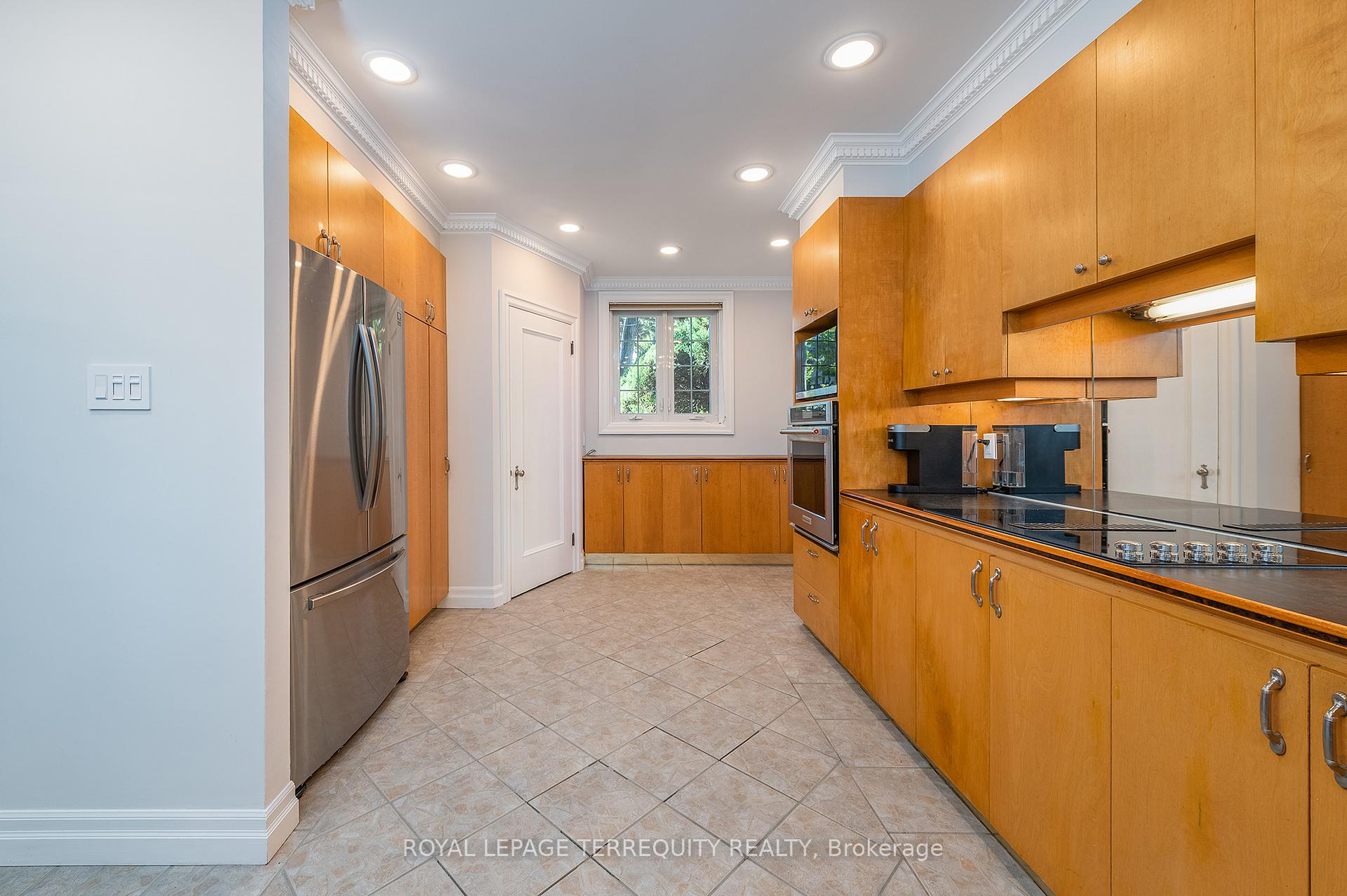 Photo 16 of 223 Riverside Drive, Toronto, High Park-Swansea — HOMEH