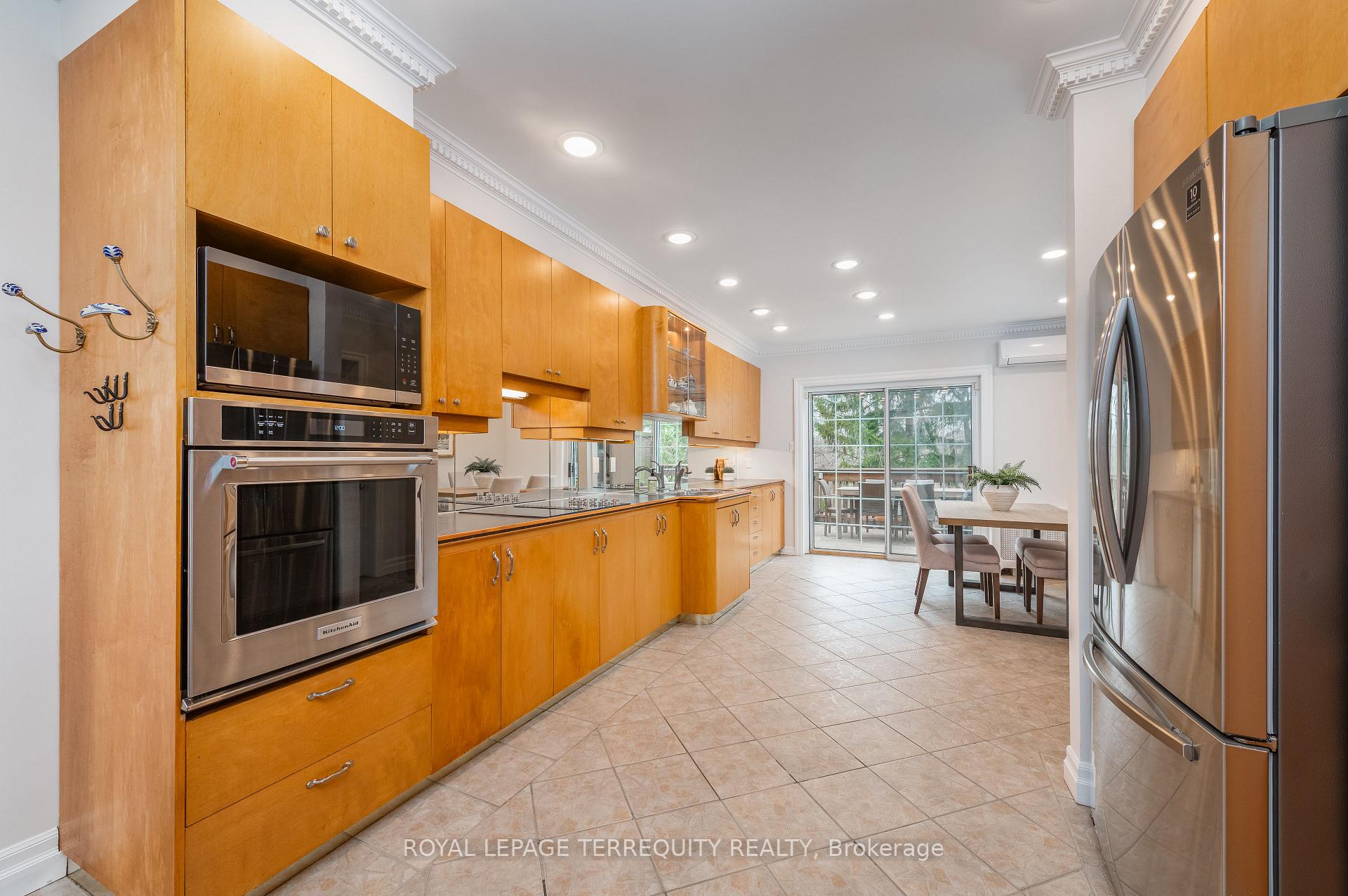 Photo 17 of 223 Riverside Drive, Toronto, High Park-Swansea — HOMEH