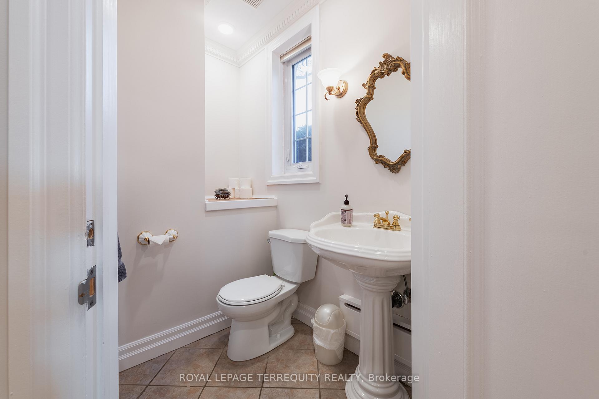 Photo 19 of 223 Riverside Drive, Toronto, High Park-Swansea — HOMEH