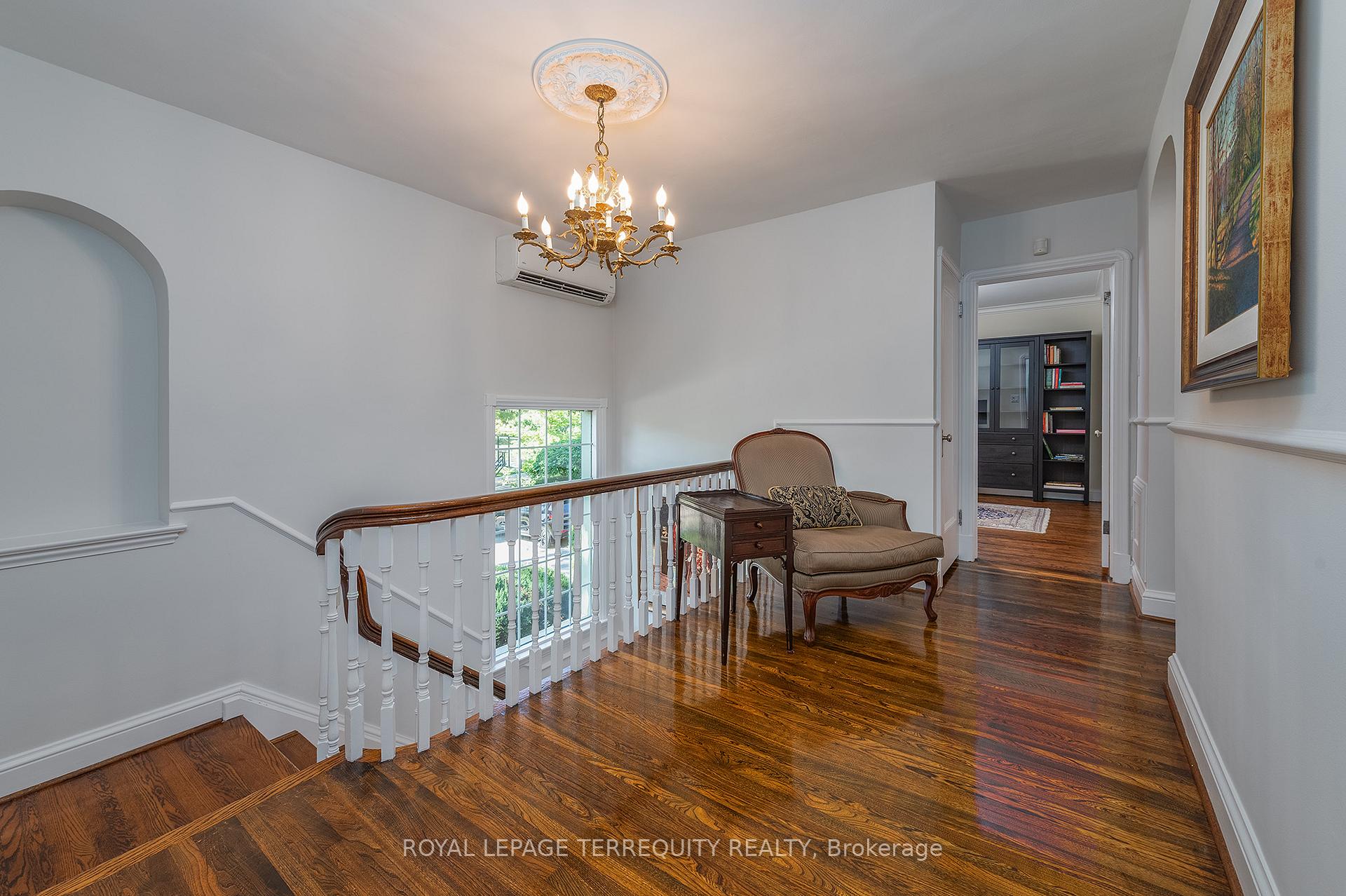 Photo 20 of 223 Riverside Drive, Toronto, High Park-Swansea — HOMEH