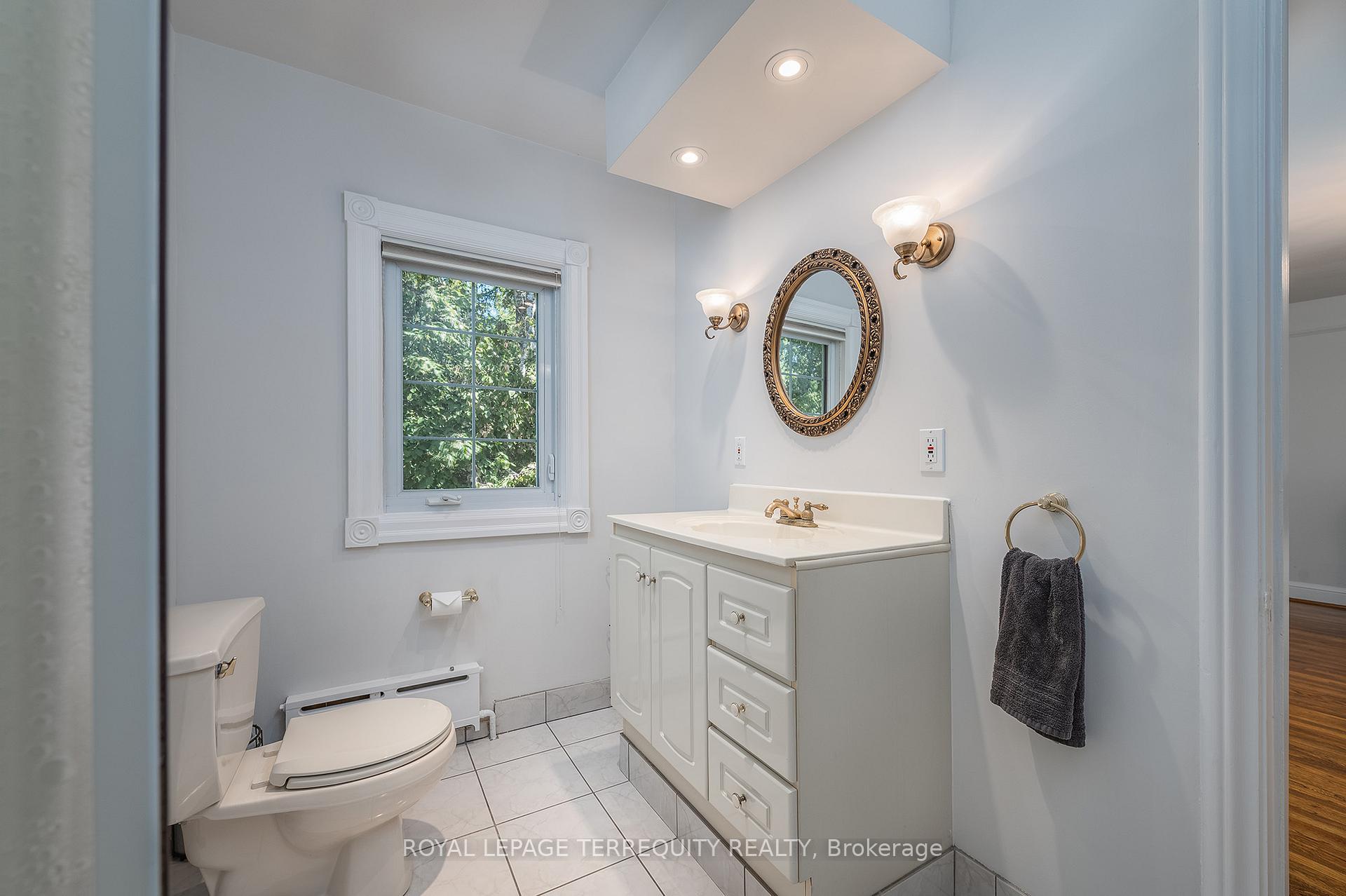 Photo 24 of 223 Riverside Drive, Toronto, High Park-Swansea — HOMEH