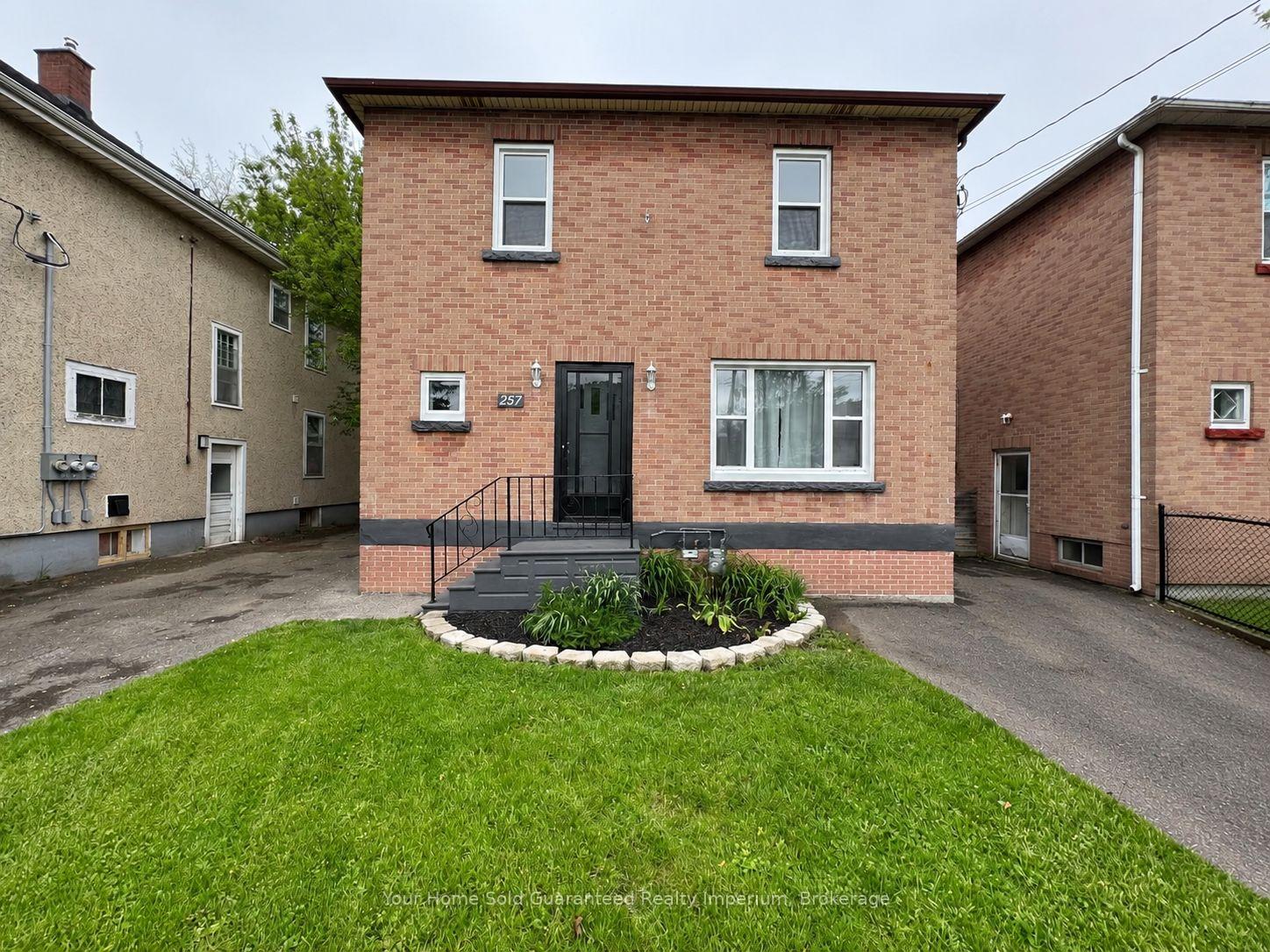 Photo of Unit A, 257 Niagara Street