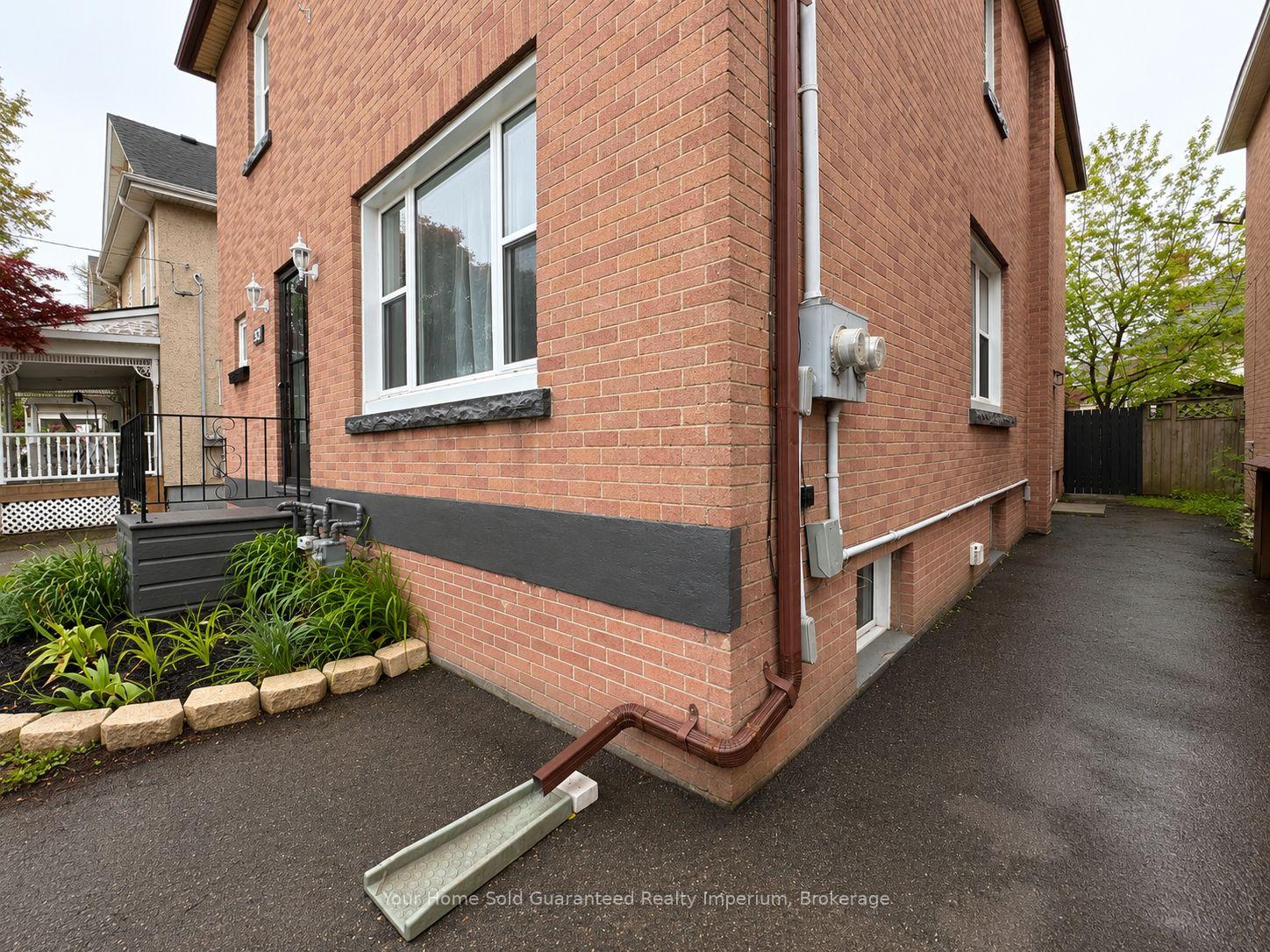 Photo 2 of Unit A, 257 Niagara Street, Welland, Prince Charles — HOMEH
