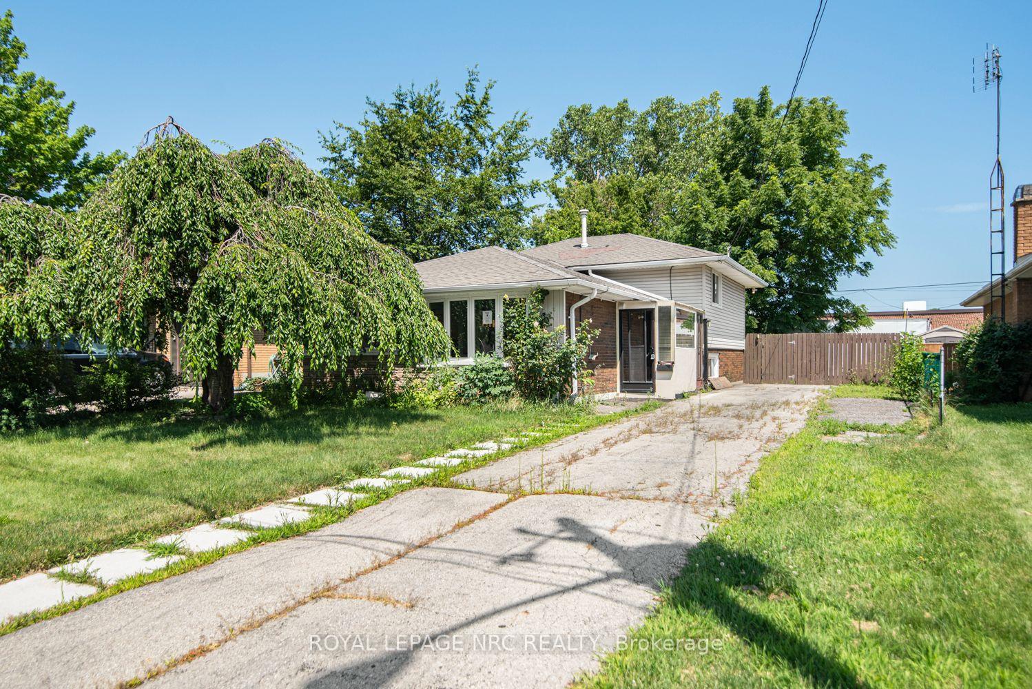 Photo 2 of 100 Mountain Avenue N, Hamilton, Stoney Creek — HOMEH