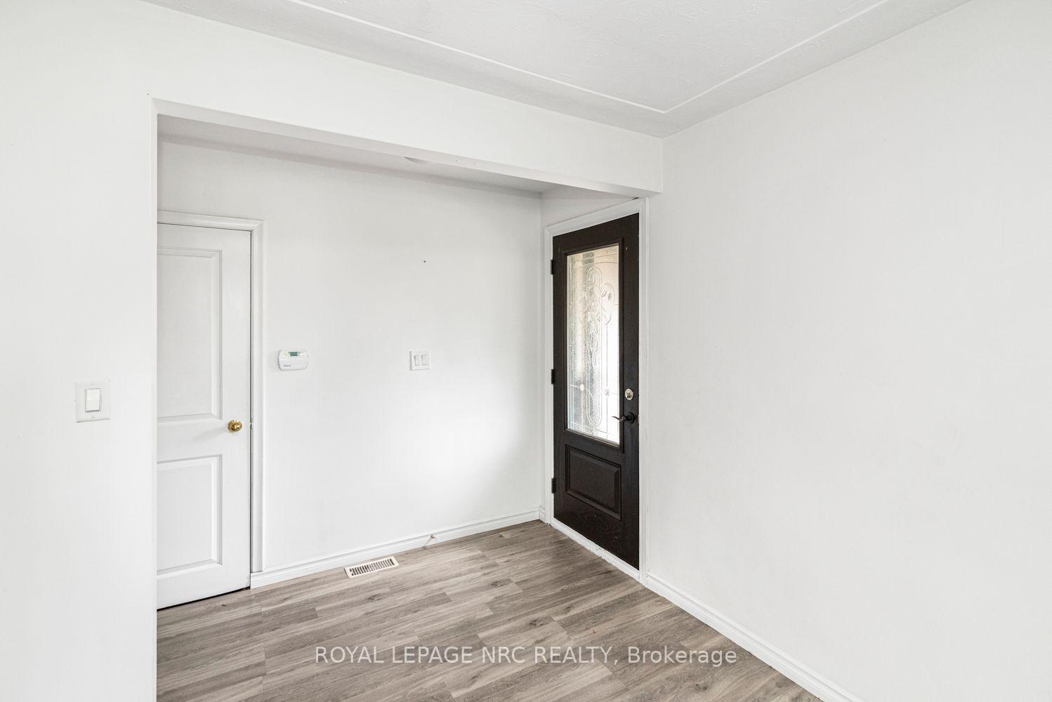 Photo 3 of 100 Mountain Avenue N, Hamilton, Stoney Creek — HOMEH