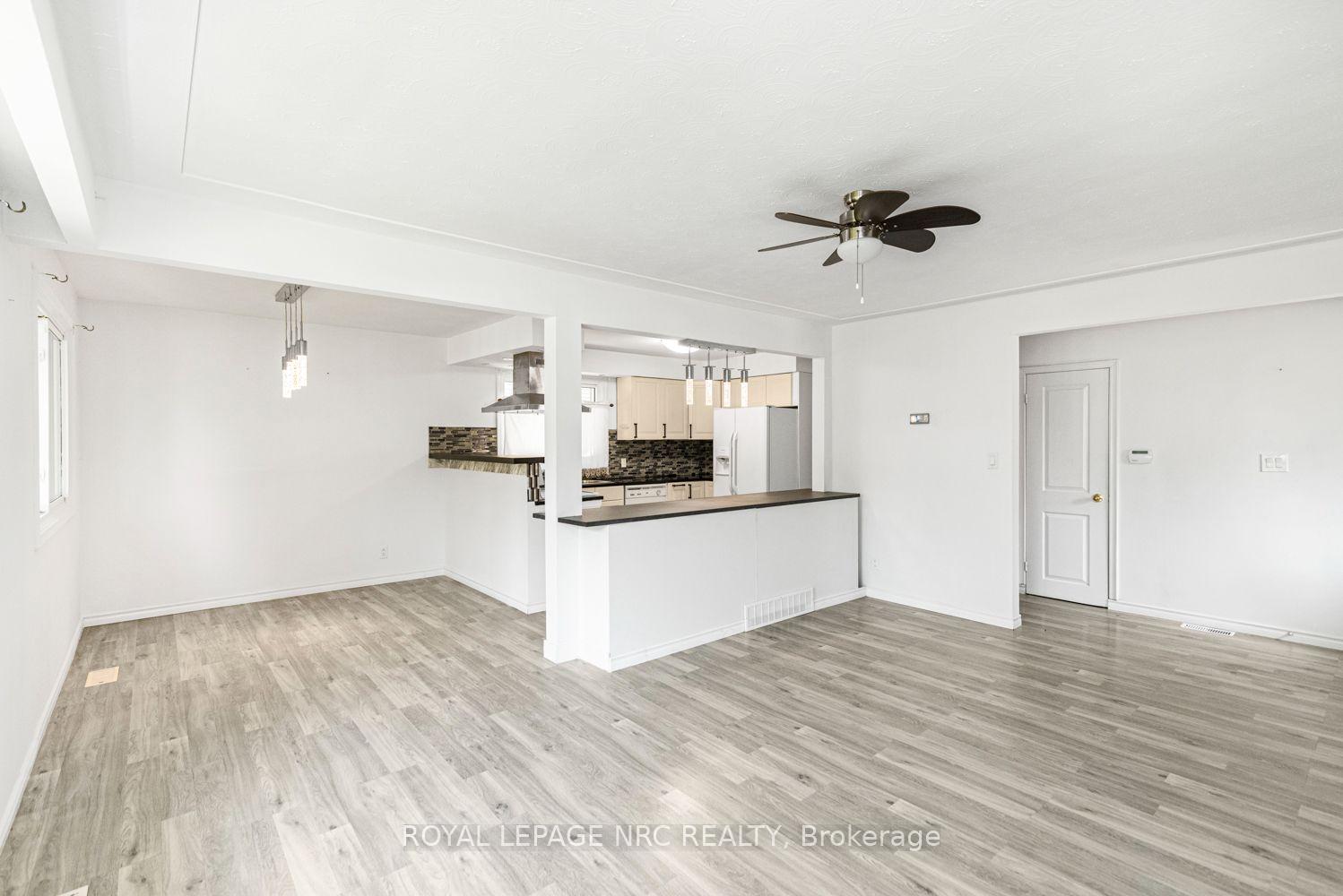 Photo 5 of 100 Mountain Avenue N, Hamilton, Stoney Creek — HOMEH
