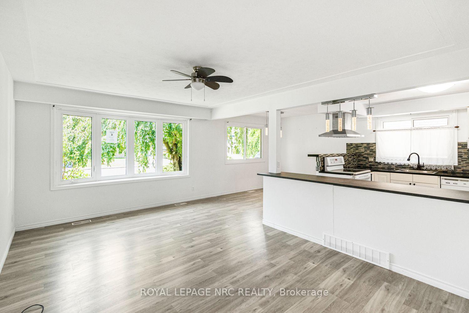 Photo 6 of 100 Mountain Avenue N, Hamilton, Stoney Creek — HOMEH