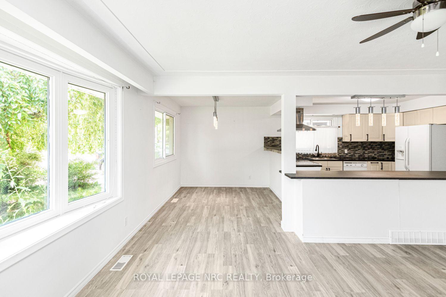 Photo 10 of 100 Mountain Avenue N, Hamilton, Stoney Creek — HOMEH