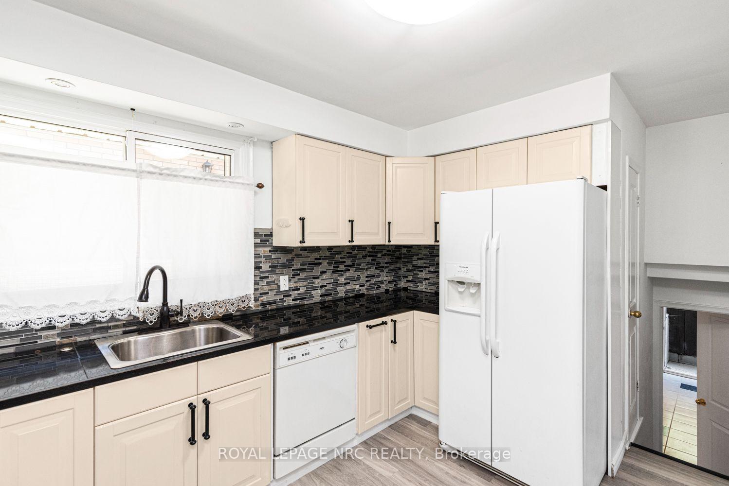 Photo 12 of 100 Mountain Avenue N, Hamilton, Stoney Creek — HOMEH