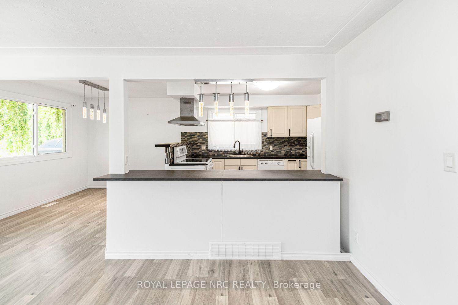 Photo 13 of 100 Mountain Avenue N, Hamilton, Stoney Creek — HOMEH