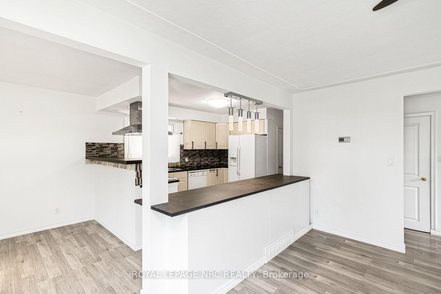 Photo 14 of 100 Mountain Avenue N, Hamilton, Stoney Creek — HOMEH