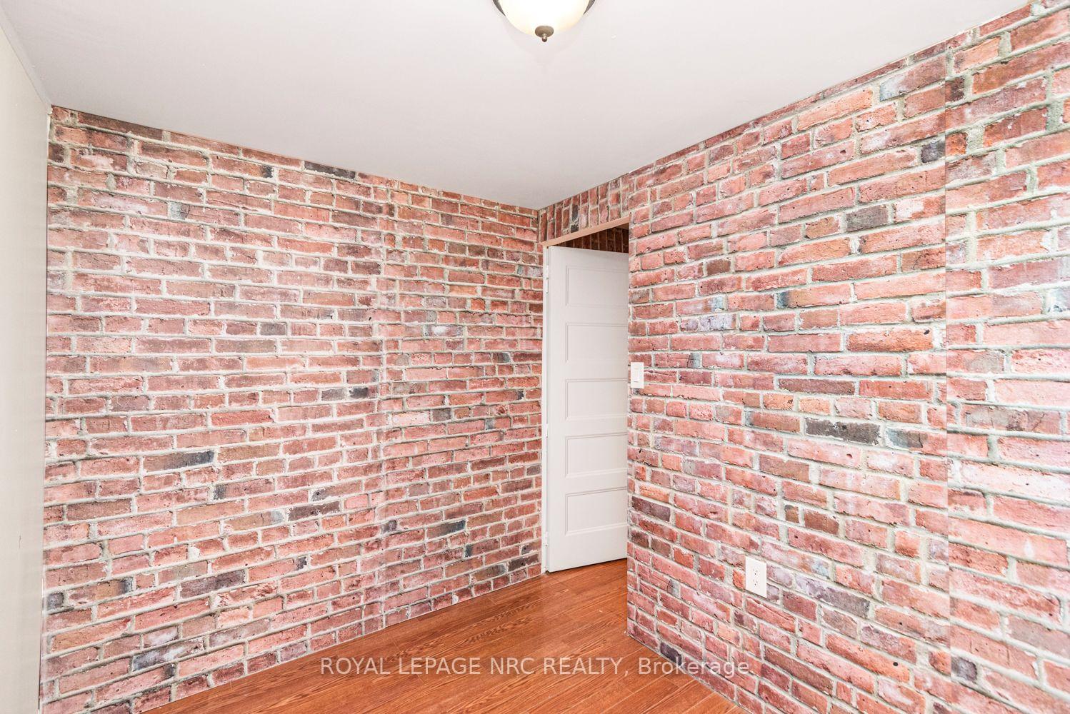 Photo 32 of 100 Mountain Avenue N, Hamilton, Stoney Creek — HOMEH