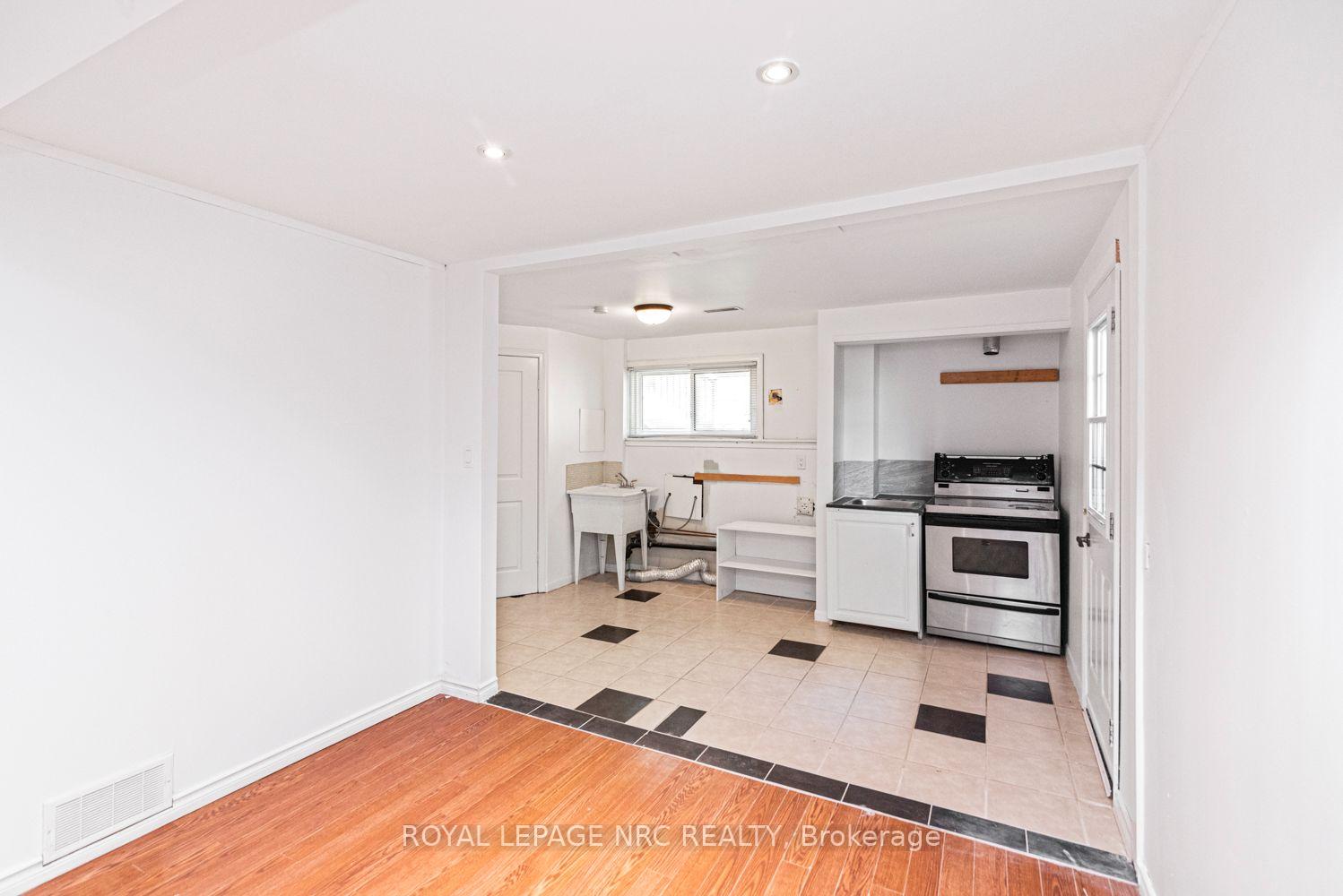 Photo 35 of 100 Mountain Avenue N, Hamilton, Stoney Creek — HOMEH
