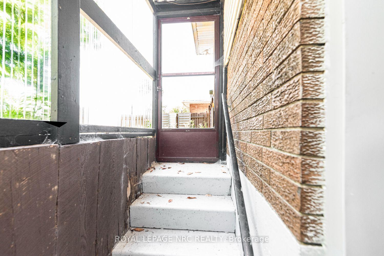 Photo 39 of 100 Mountain Avenue N, Hamilton, Stoney Creek — HOMEH