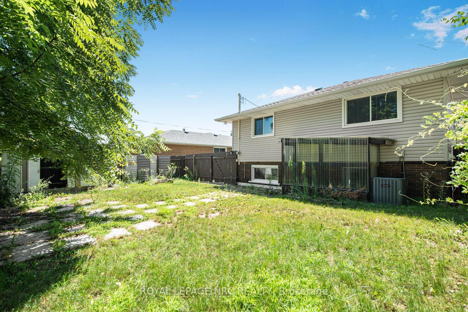 Photo 40 of 100 Mountain Avenue N, Hamilton, Stoney Creek — HOMEH