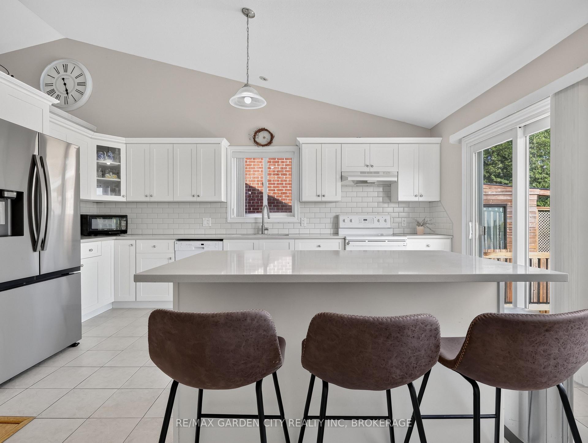 Photo 12 of 828 Foss Road, Pelham, Fenwick — HOMEH