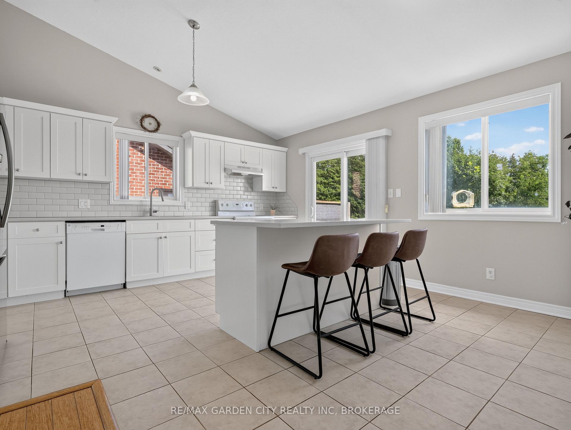 Photo 13 of 828 Foss Road, Pelham, Fenwick — HOMEH