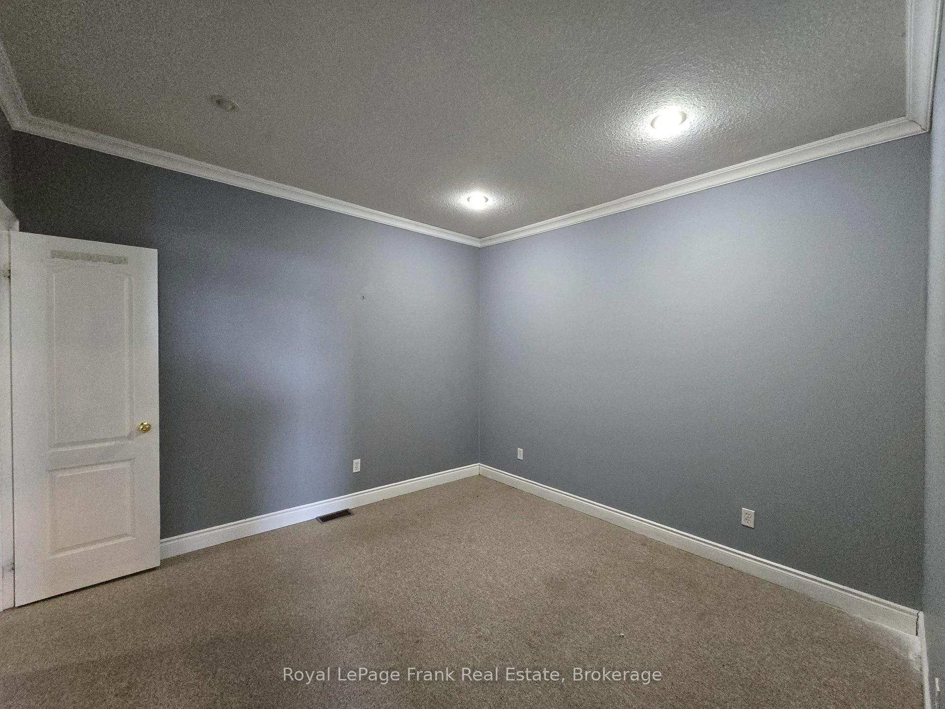 Photo 2 of Unit 208, 54 King Street E, Clarington, Bowmanville — HOMEH