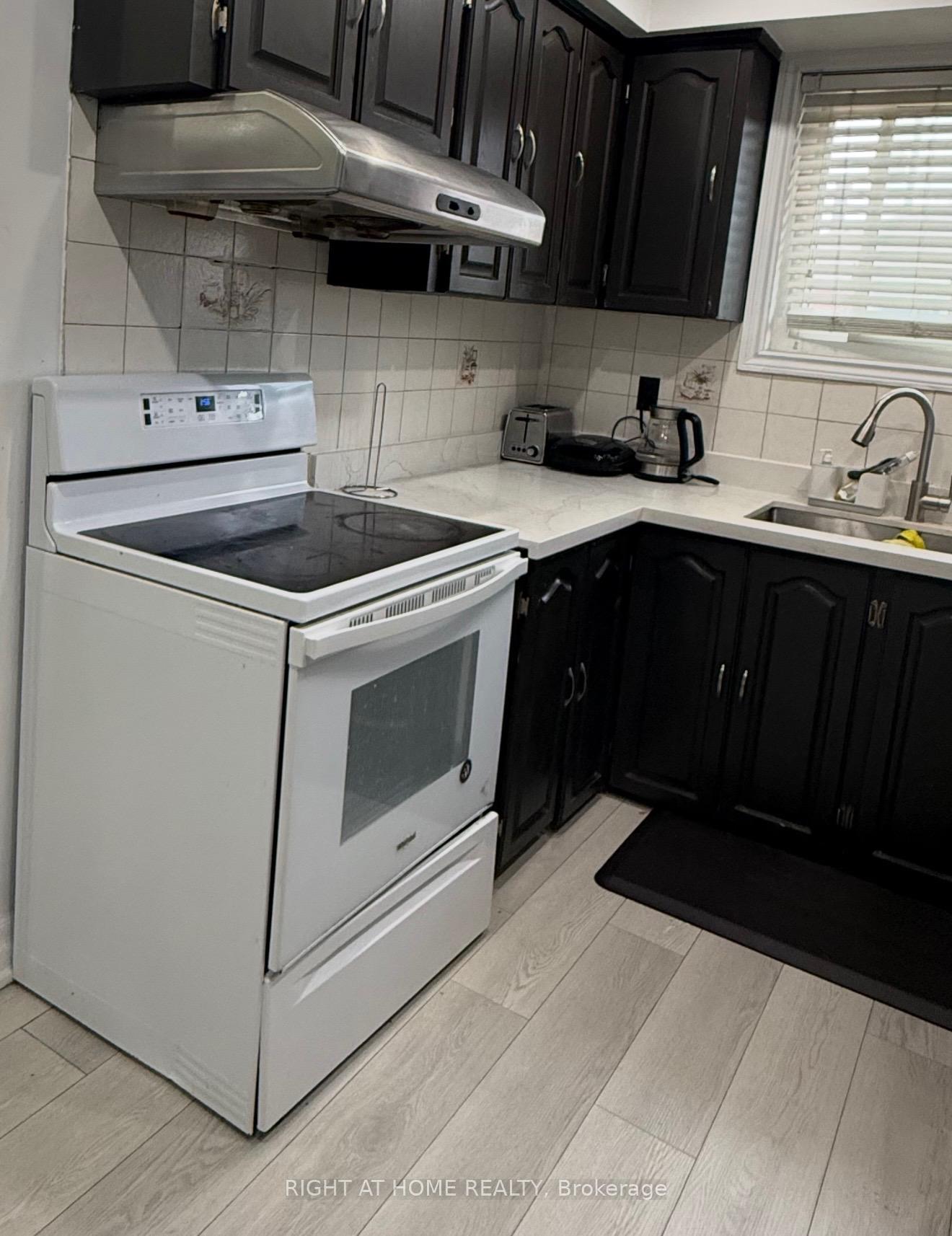 Photo 8 of 640 Tate Avenue, Hamilton, Parkview — HOMEH
