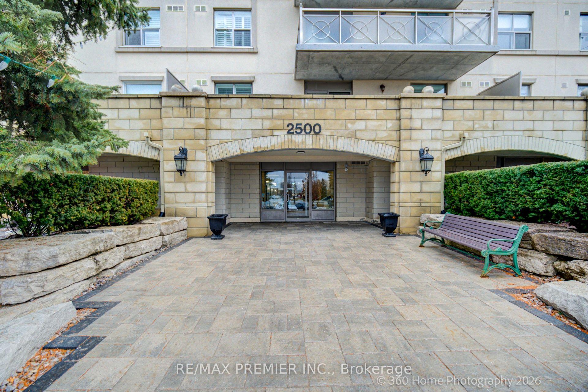 Photo 2 of Unit 311, 2500 Rutherford Road, Vaughan, Maple — HOMEH