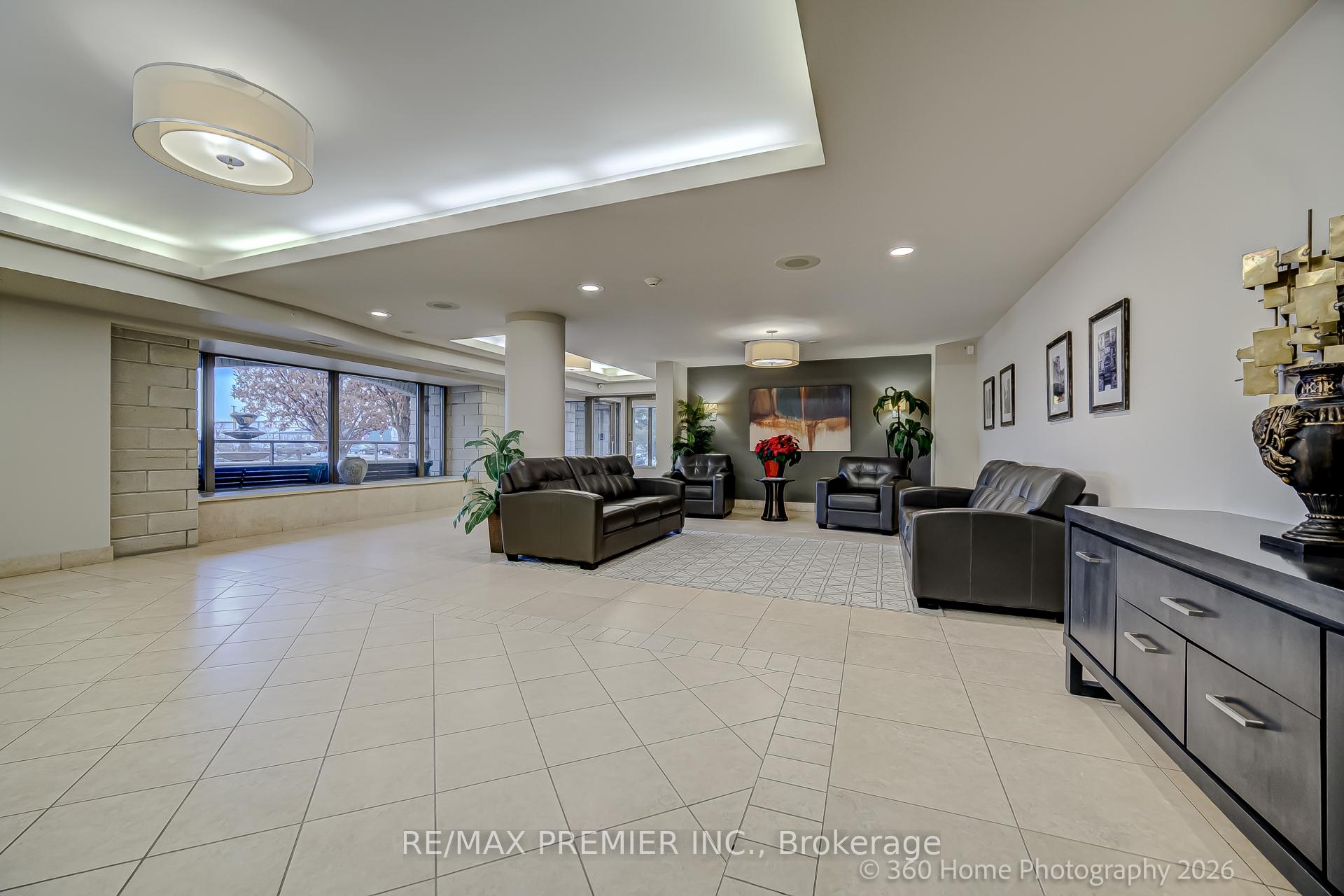 Photo 3 of Unit 311, 2500 Rutherford Road, Vaughan, Maple — HOMEH