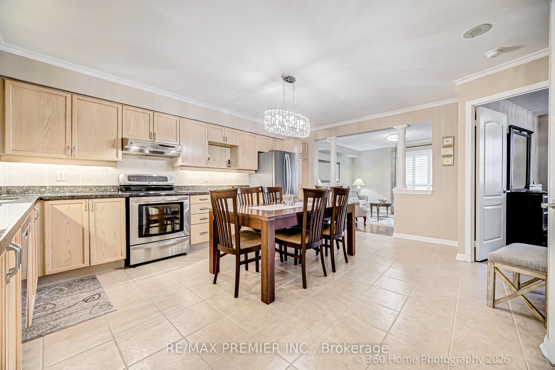 Photo 9 of Unit 311, 2500 Rutherford Road, Vaughan, Maple — HOMEH
