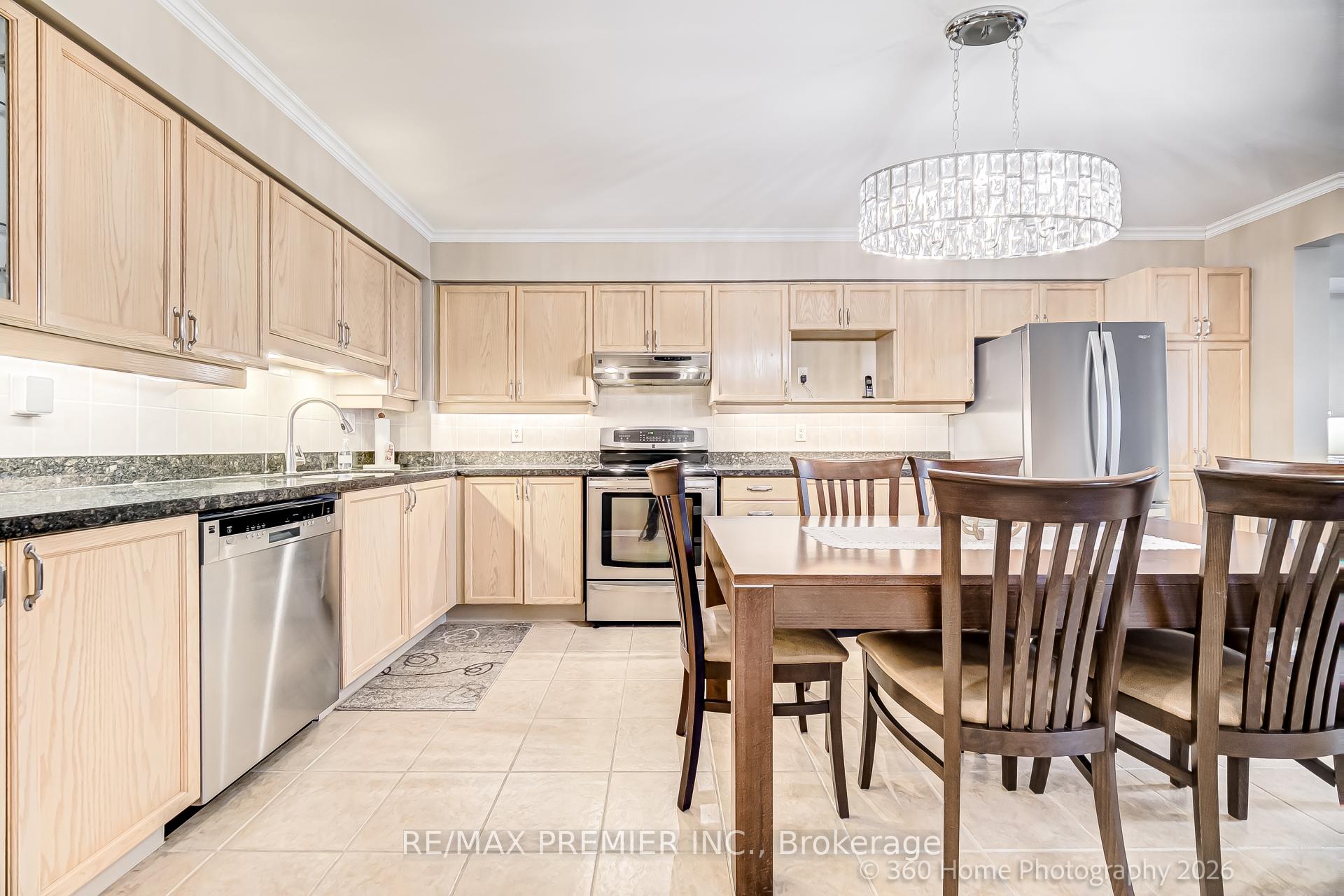 Photo 10 of Unit 311, 2500 Rutherford Road, Vaughan, Maple — HOMEH
