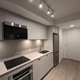 Photo 4 of Unit 705, 8 Cedarland Drive, Markham, Unionville — HOMEH