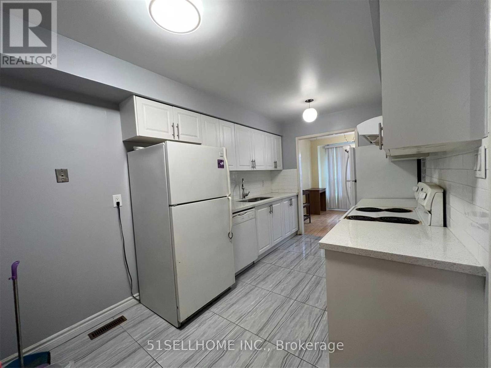 Photo 5 of 31 Thorntree Crescent, Brampton, Fletcher's Creek South — HOMEH