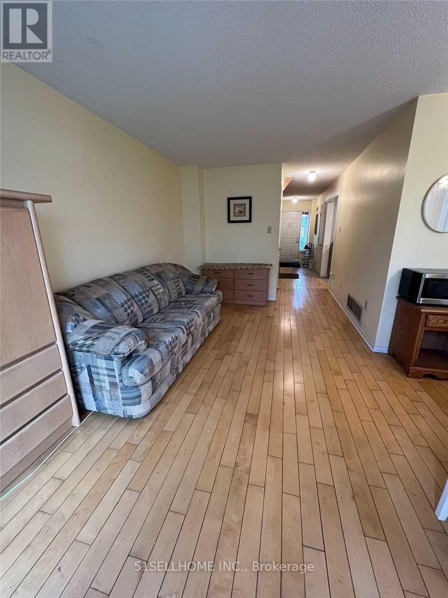 Photo 7 of 31 Thorntree Crescent, Brampton, Fletcher's Creek South — HOMEH