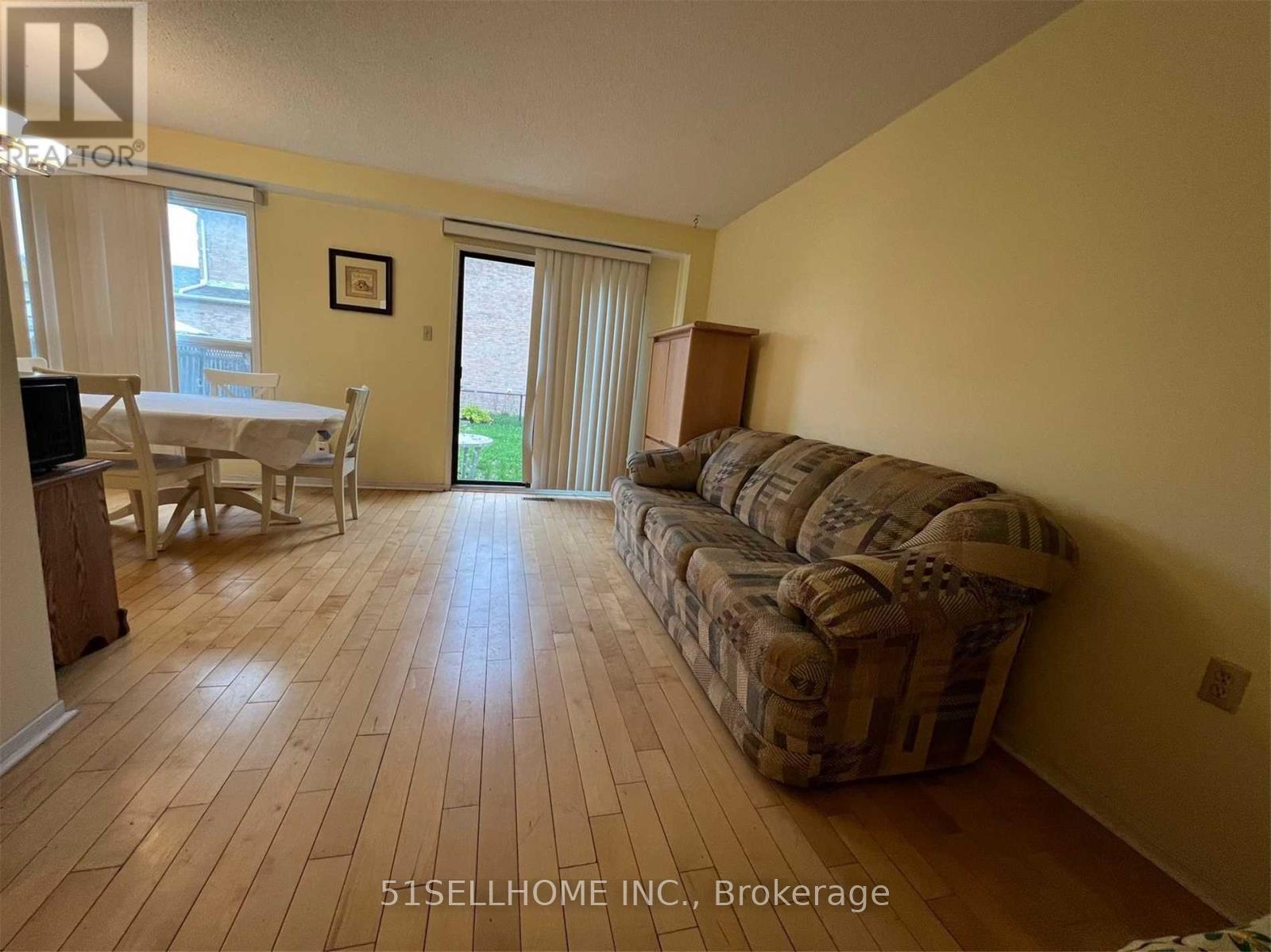 Photo 8 of 31 Thorntree Crescent, Brampton, Fletcher's Creek South — HOMEH
