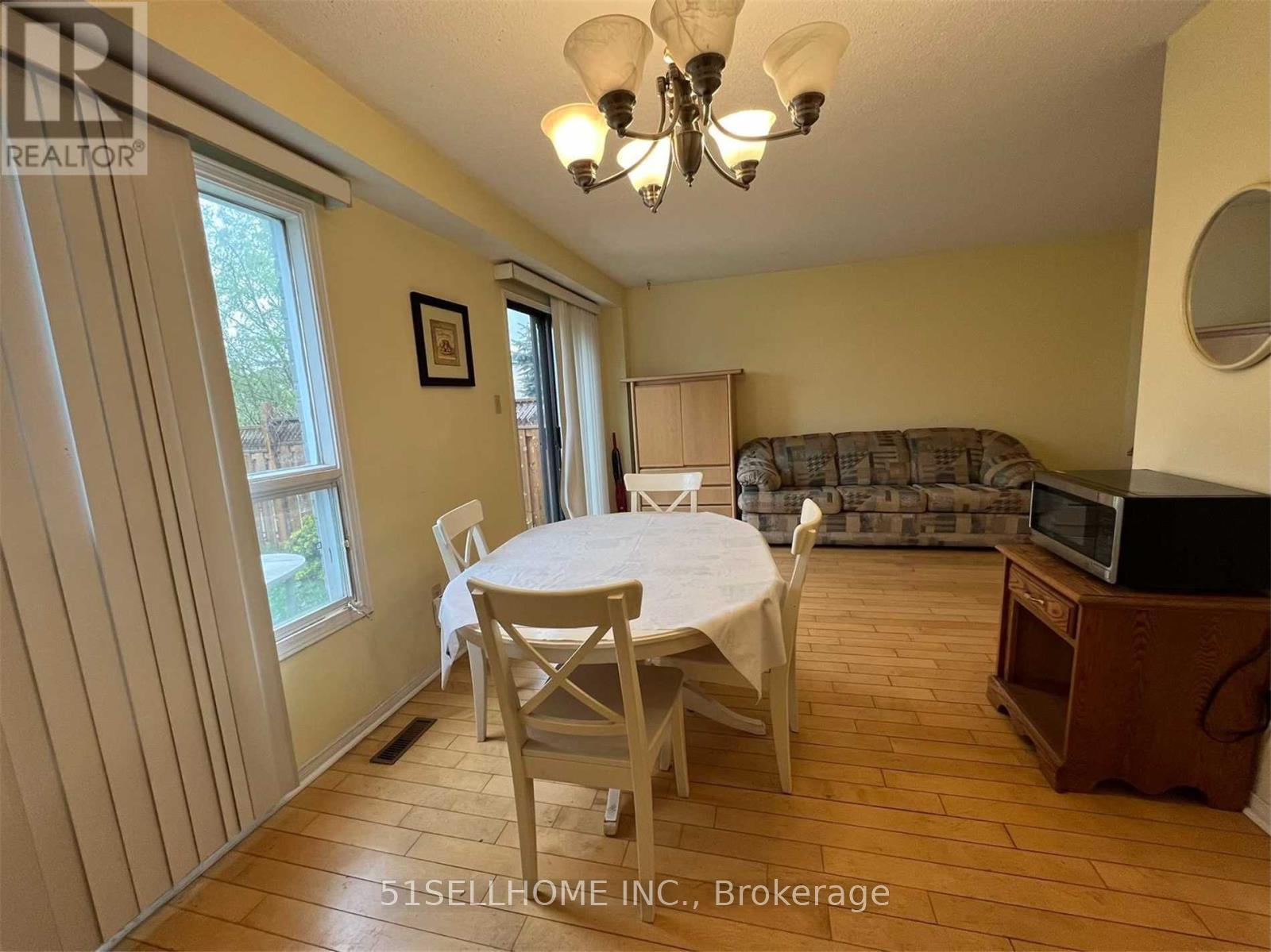 Photo 9 of 31 Thorntree Crescent, Brampton, Fletcher's Creek South — HOMEH