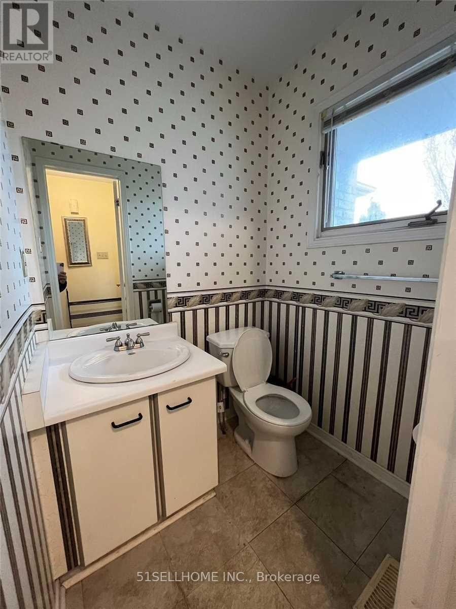 Photo 10 of 31 Thorntree Crescent, Brampton, Fletcher's Creek South — HOMEH