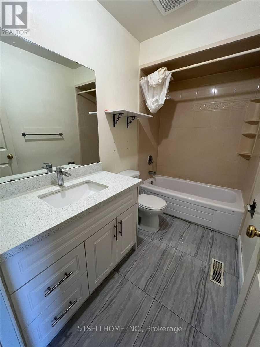 Photo 18 of 31 Thorntree Crescent, Brampton, Fletcher's Creek South — HOMEH